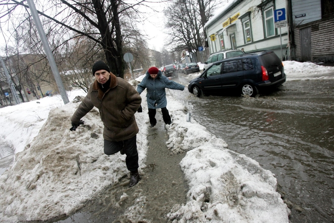 Orų prognozė: tuoj teks bristi per balas