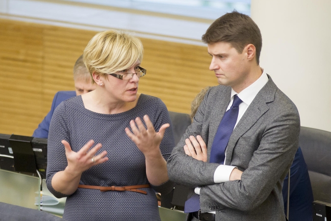 Siūlo eiles pas medikus mažinti ne baudomis, o paskatinimu
