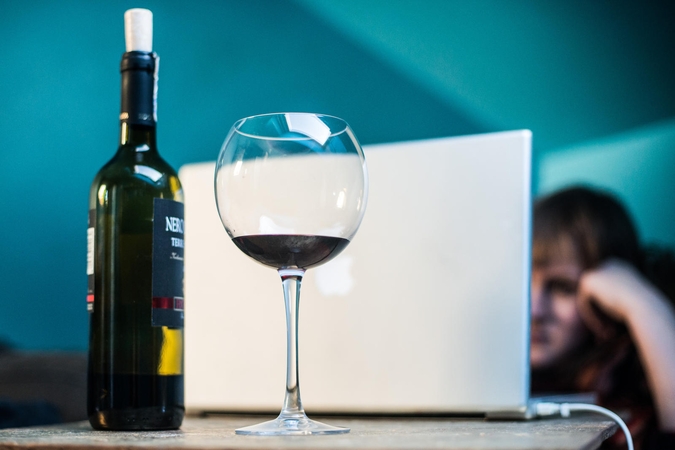 Psichiatrė: alkoholio butelis neturi kojų