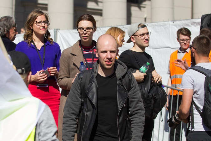 V. Bareikis po koncerto prie Seimo: sukūriau bauginančiai aktualią dainą