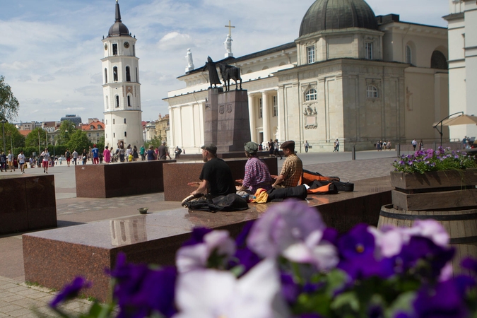 Iki savaitgalio sulauksime ir lietaus, ir šalnų