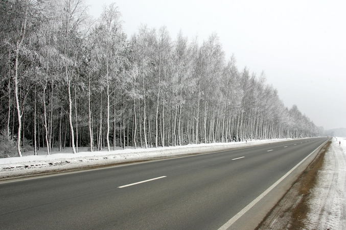 Naktį eismo sąlygas sunkins plikledis, šerkšnas