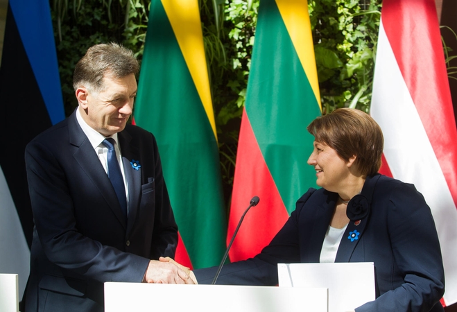 Latvijos premjerė L. Straujuma ir Lietuvos Vyriausybės vadovas A. Butkevičius