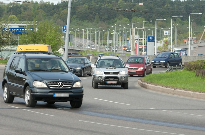 Senų vairuotojo pažymėjimų pasikeisti neskuba