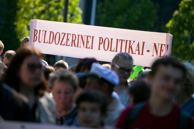 Daugiau nei pusė lietuvių nepatenkinti tuo, kaip šalyje veikia demokratija