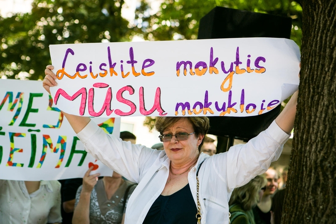 Tautinės mažumos trimituoja dėl grėsmės jų mokykloms