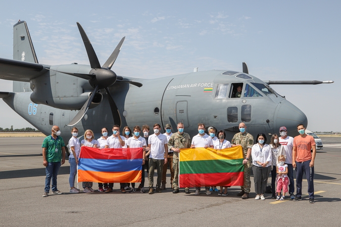 Grįžo medikų pagalbos misija, padėjusi kovoti su COVID-19 Armėnijoje