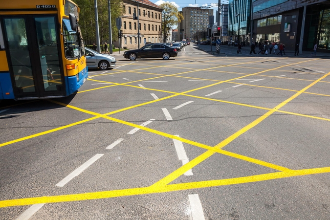 Vilniuje – daugiau geltonaisiais „koriais“ pažymėtų sankryžų