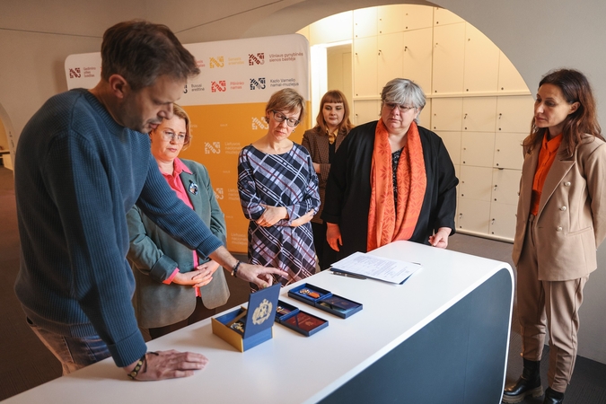 A. Tapinas perdavė Ukrainos apdovanojimus Lietuvos nacionaliniam muziejui