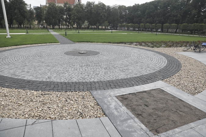 Paminklines plokštes iš Lukiškių aikštės pradangino ne vagys
