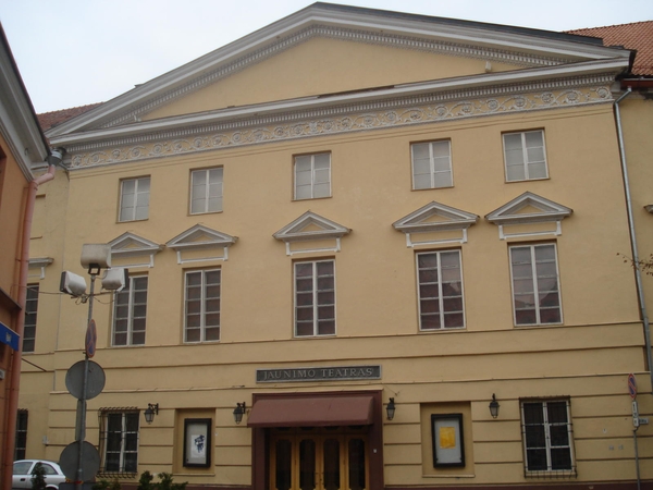 Jaunojo teatro vitrina – Jaunimo teatre