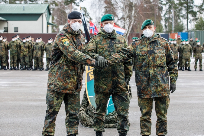 Laukiant papildomų vokiečių karių, Rukloje pasikeitė tarptautinių NATO pajėgų vadas