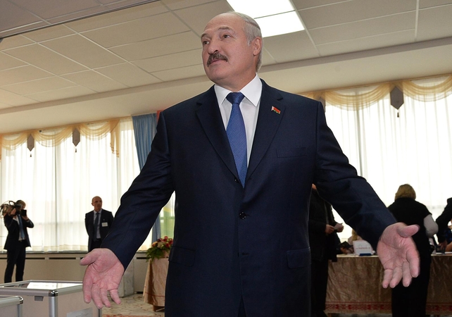 R. Valatka: A. Lukašenka supranta, kad sėdi V. Putino kišenėje