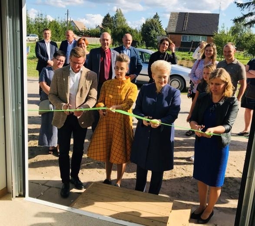 Tulpiakiemyje prezidentė D. Grybauskaitė atidarė Užimtumo namus