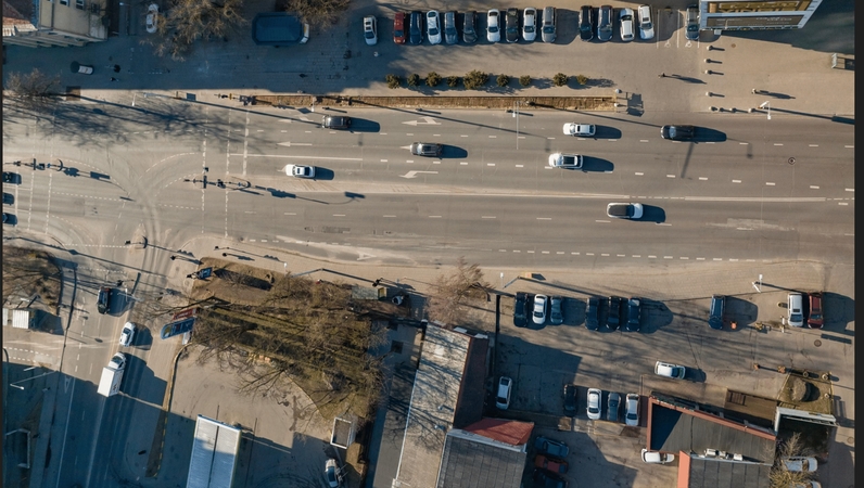 Atnaujinama Savanorių prospekto danga: greitis bus ribojamas ruožais