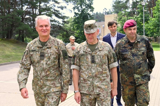 Prezidentas: stabdyti nelegaliai migracijai kariuomenei reikia daugiau įgaliojimų