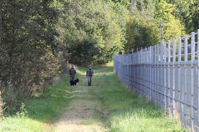 Per sieną kontrabandines cigaretės nešė septyniolikmetis