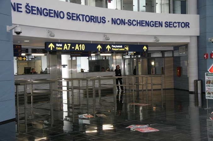 Iš lėktuvo – tiesiai į policijos glėbį