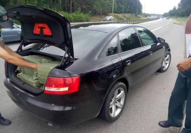 Jaunas kontrabandininkas pats išsidavė policijai 