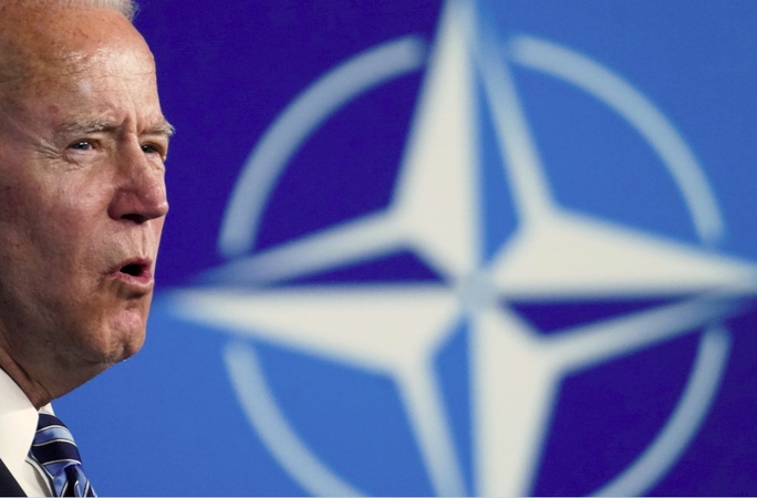 J. Bidenas žada nustatyti raudonas linijas V. Putinui
