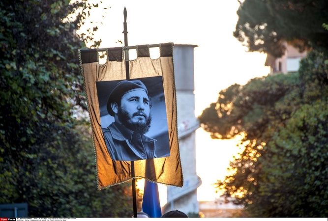 1958 m. revoliucionierių vadas Fidelis Castro pradėjo „totalinį karą“ prieš Kubos vyriausybę.