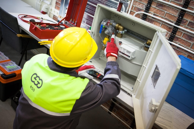 Būkite atsargūs: suaktyvėjo skaitiklių tikrintojais apsimetę sukčiai