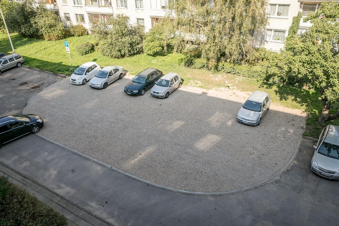 Daugiabučių kiemuose – daugiau vietų žaliųjų korių aikštelėse