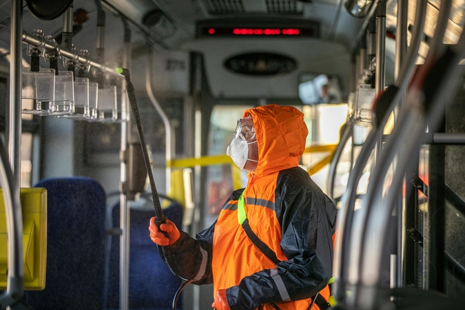 Vilniuje labai sumažėjo viešojo transporto keleivių: atšaukta dalis maršrutų