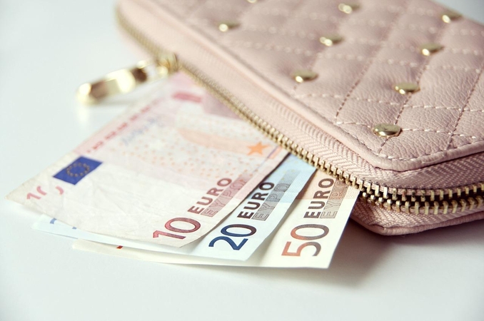 Klaipėdietė pasigedo piniginės su 24 tūkst. eurų
