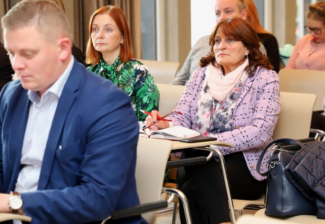 Raginimas: bendruomenių lyderiai paakinti įgytas žinias skleisti savo bendruomenėse.