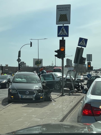 Avarija Vilniuje: Ukmergės gatvėje susidūrė keturi automobiliai 