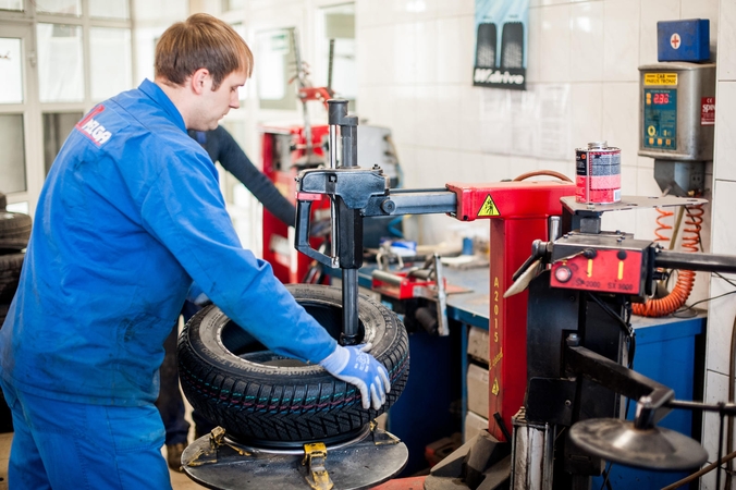 Kauniečiai dar neskuba automobilių ruošti žiemai