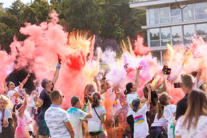 „The Color Run“ bėgimas Vingio parke