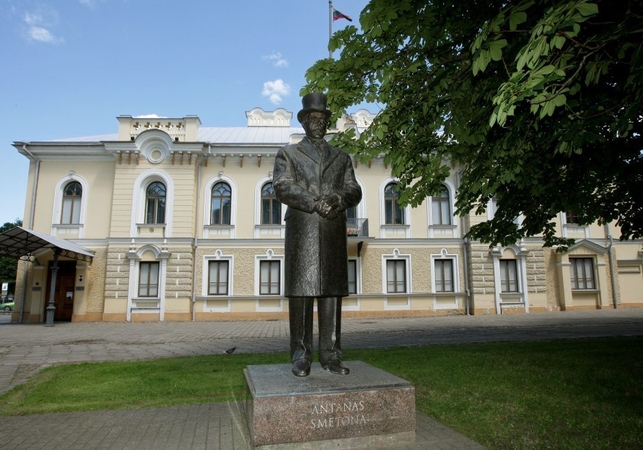 1944 metais sausio 9 dieną Klivlende (JAV) gaisre žuvo Antanas Smetona, Lietuvos prezidentas.