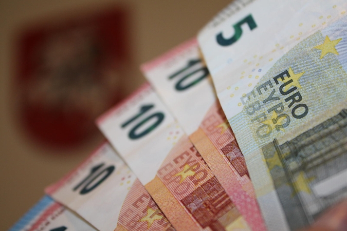 Buvusią Marijampolės progimnazijos direktorę teismas pripažino kalta dėl sukčiavimo