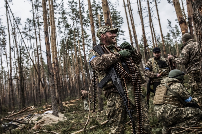 Ukrainietė iš neblaivių Rusijos karių pavogė šovinius ir atidavė juos savo šalies kariams