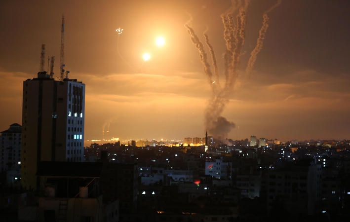 Konfliktui intensyvėjant, Izraelis bombarduoja Gazos Ruožą