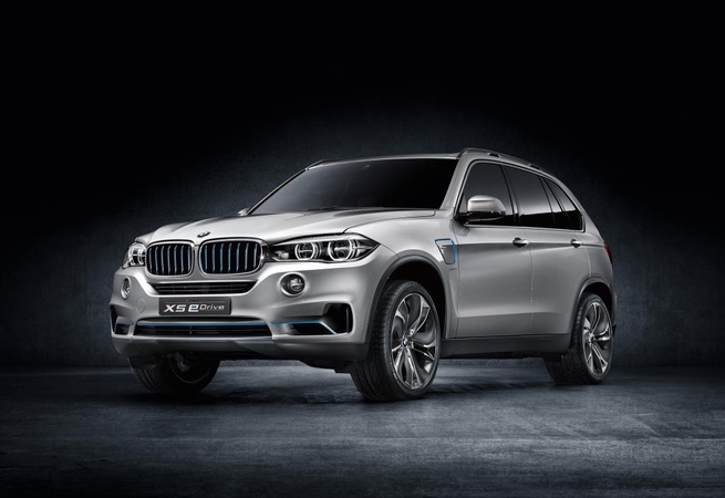 BMW įsileido į hibridinio „BMW Concept X5 eDrive“ vidų