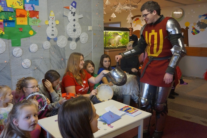 KTU studentai vaikams dalijo kalėdinę nuotaiką