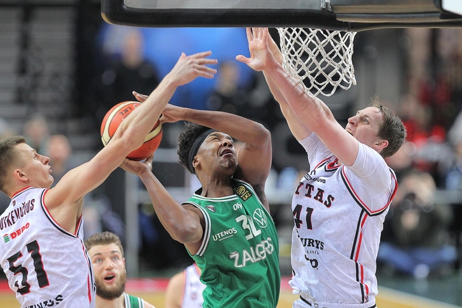 Be pralaimėjimų: 15 taškų skirtumą panaikinęs „Žalgiris“ nukovė „Rytą“