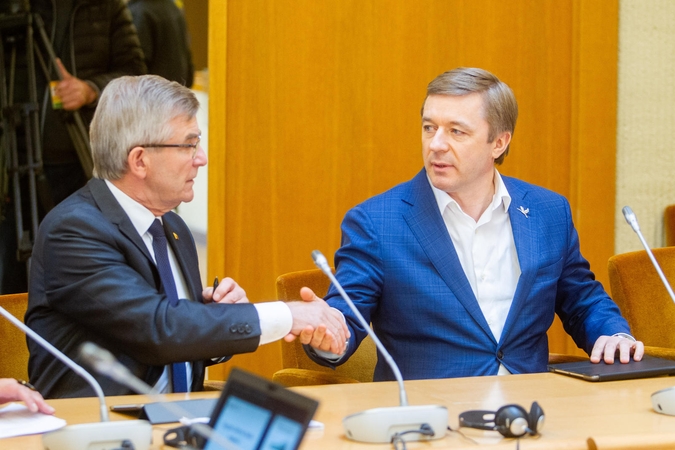 Viktoras Pranckietis (kairėje) ir Ramūnas Karbauskis