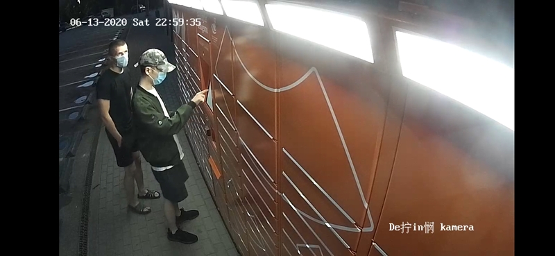 Po sujudimo dėl sukčių taikinyje atsidūrusio komiko policija prašo pagalbos
