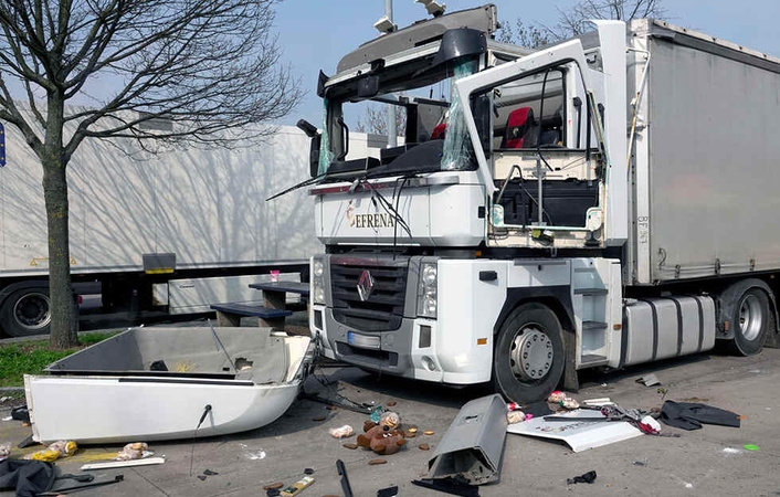 Po nelaimės kelyje – perspėjimai vilkikų vairuotojams ir jų darbdaviams