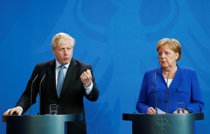 Borisas Johnsonas ir Angela Merkel