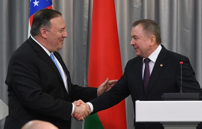 Mike Pompeo (kairėje) ir Vladimiras Makėjus 