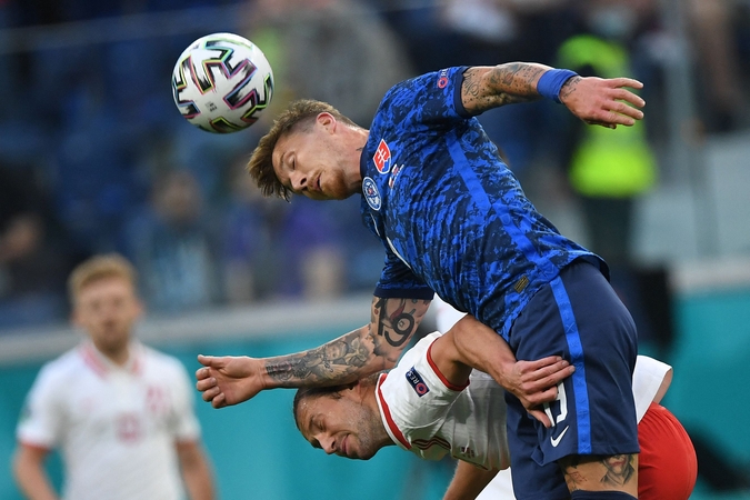Lenkai „Euro 2020“ pradėjo nesėkme – nusileido slovakams