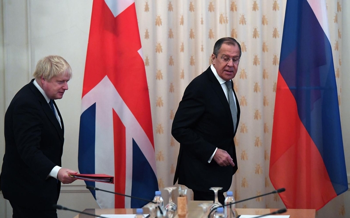 Borisas Johnsonas(kairėje) ir Sergejus Lavrovas