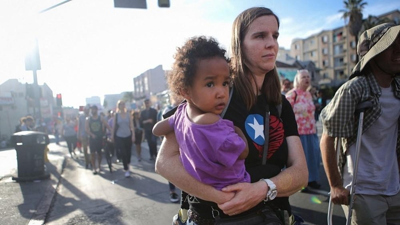 Prie JAV sienos pareigūnai atskyrė nuo tėvų ir globėjų beveik 2 tūkst. vaikų