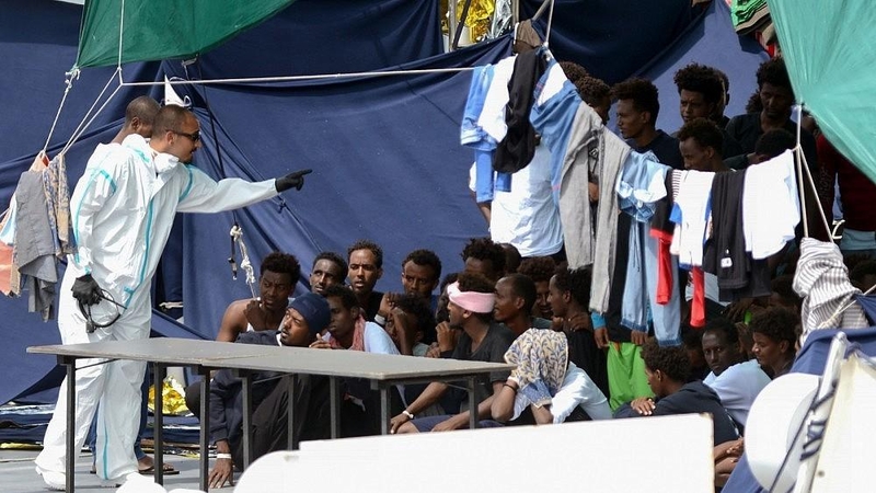 Vystantis ginčui dėl migrantų Italija grasina mažinti ES biudžeto finansavimą