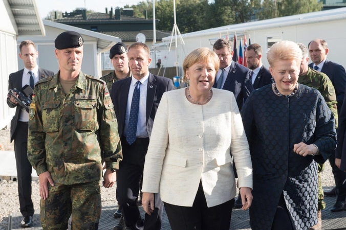 Angela Merkel (viduryje) ir Dalia Grybauskaitė (dešinėje)